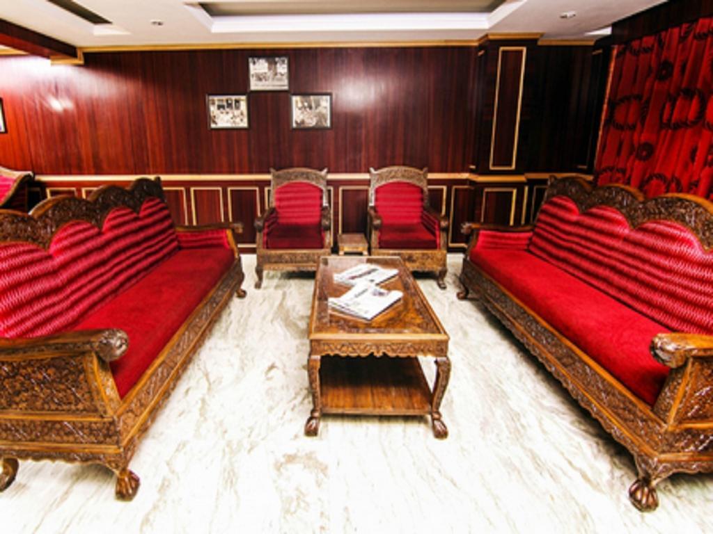 Holiday Plaza Hotel Srinagar  Exterior photo