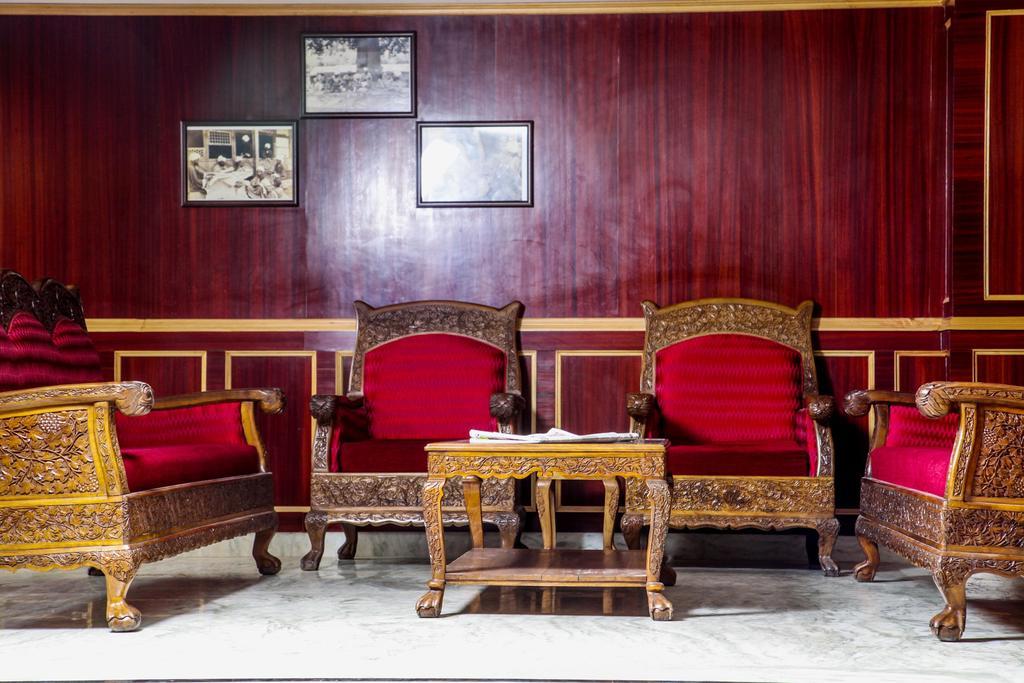 Holiday Plaza Hotel Srinagar  Exterior photo