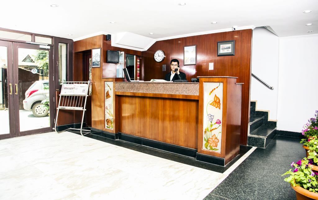Holiday Plaza Hotel Srinagar  Exterior photo