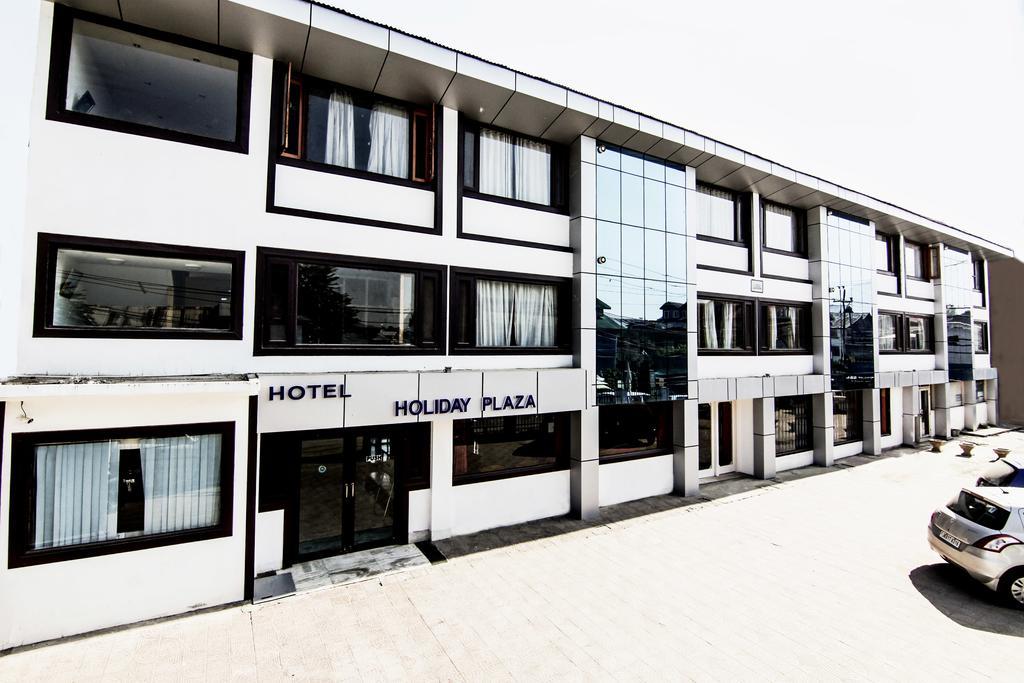 Holiday Plaza Hotel Srinagar  Exterior photo
