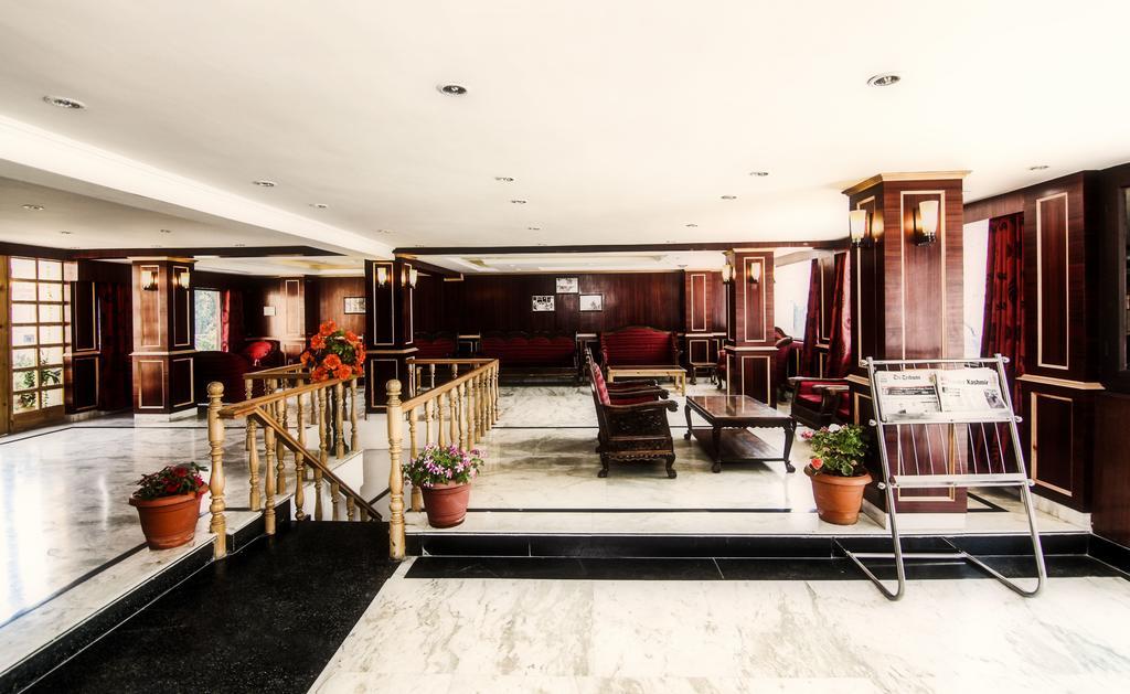 Holiday Plaza Hotel Srinagar  Exterior photo